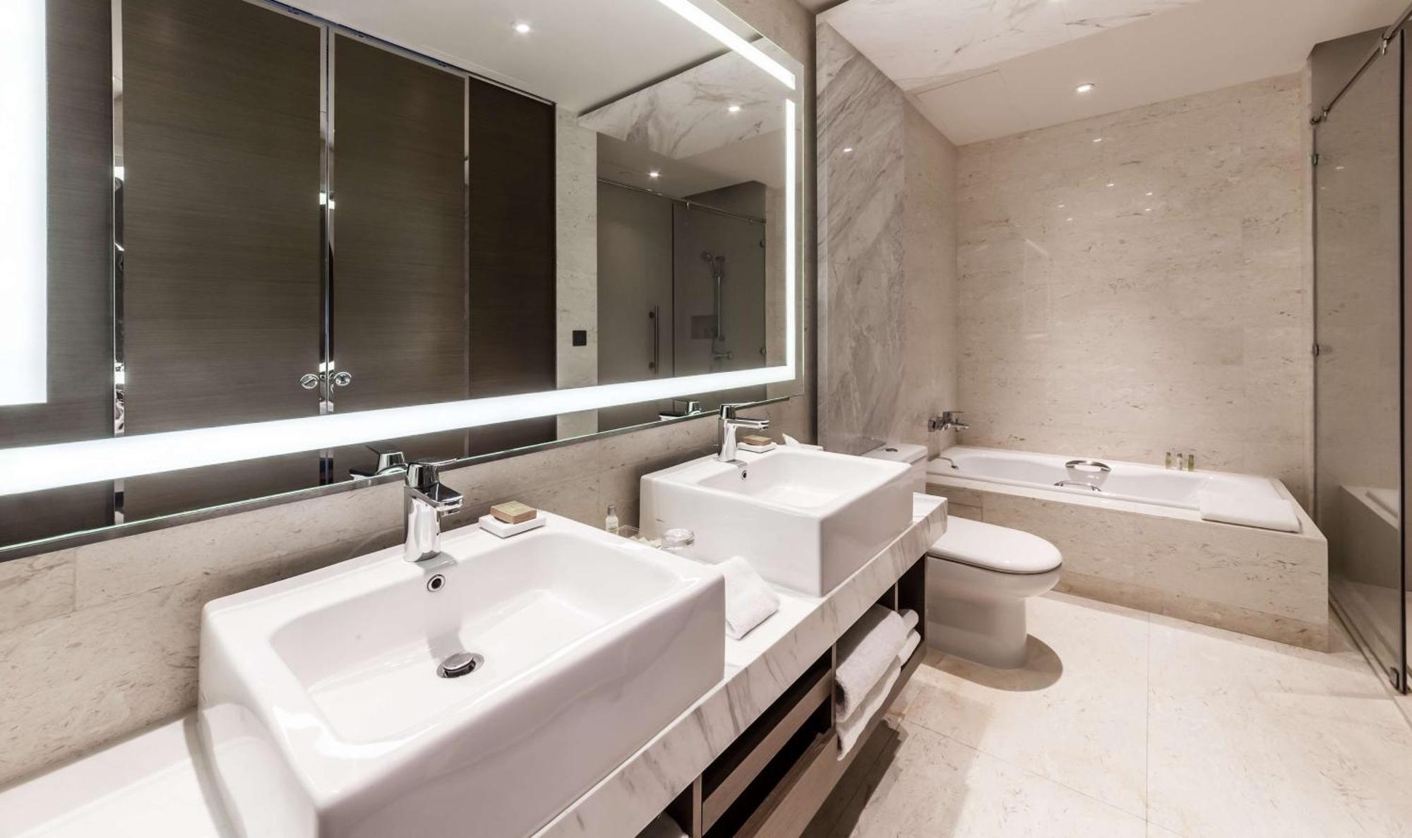Hilton Garden Inn Hong Kong Mongkok Buitenkant foto