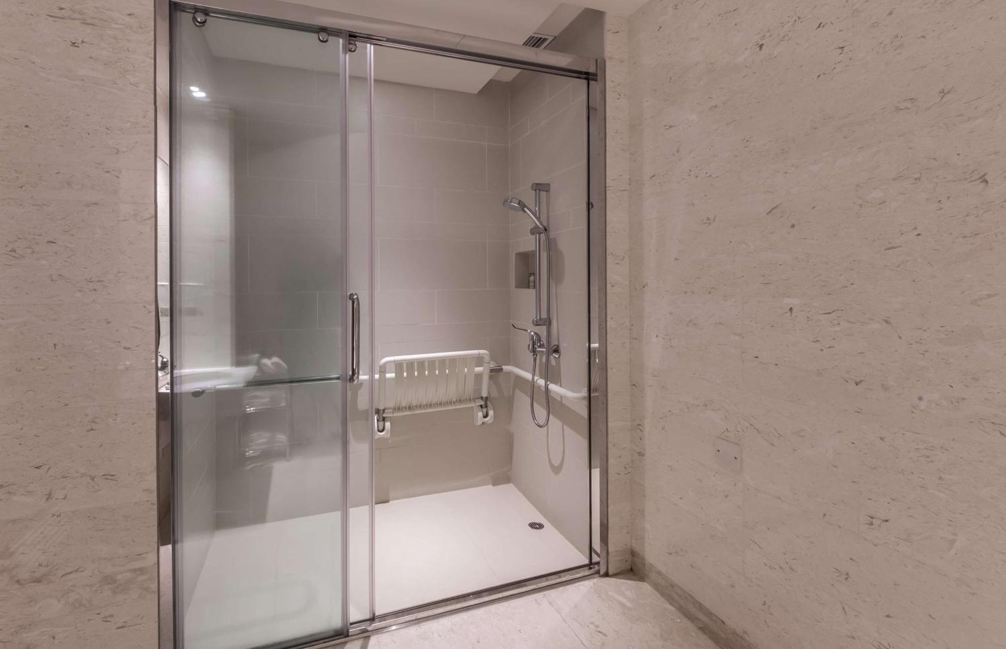Hilton Garden Inn Hong Kong Mongkok Buitenkant foto
